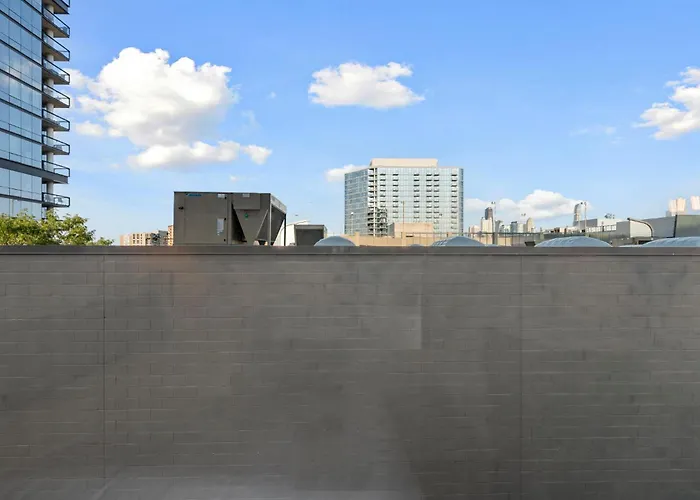 Hotel Corporate-friendly 4br Stylish & Chicago