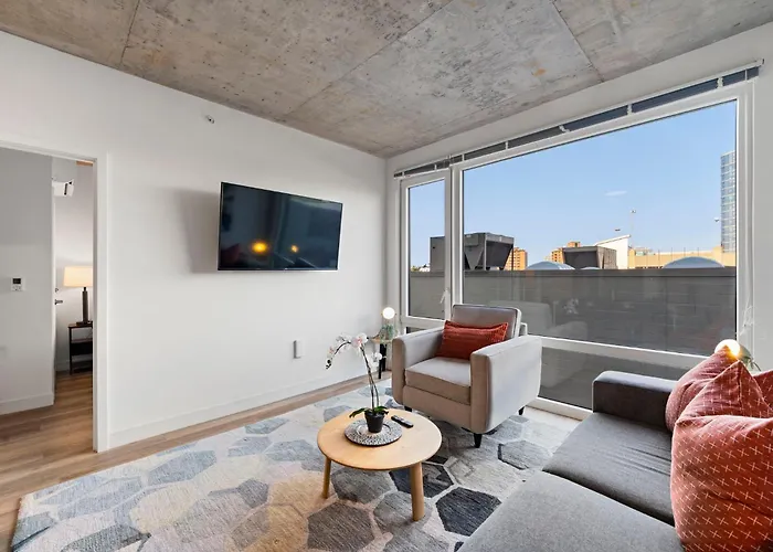 Corporate-friendly 4br Stylish & Hotel