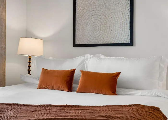 Hotel Corporate-friendly 4br Stylish & Chicago