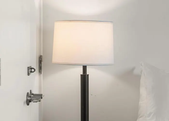 Corporate-friendly 4br Stylish & Chicago