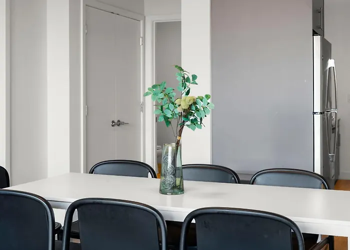 Corporate-friendly 4br Stylish &